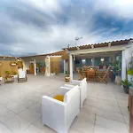 Гостьовий будинок And Rooftop Terrace Center
